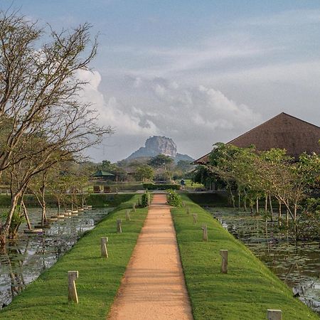 Water Garden Sigiriya Ξενοδοχείο Εξωτερικό φωτογραφία