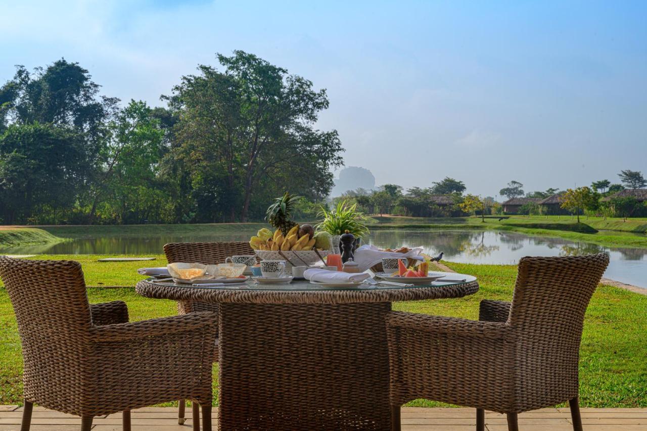 Water Garden Sigiriya Ξενοδοχείο Εξωτερικό φωτογραφία